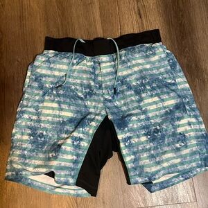 Lululemon men’s athletic workout shorts size X Large